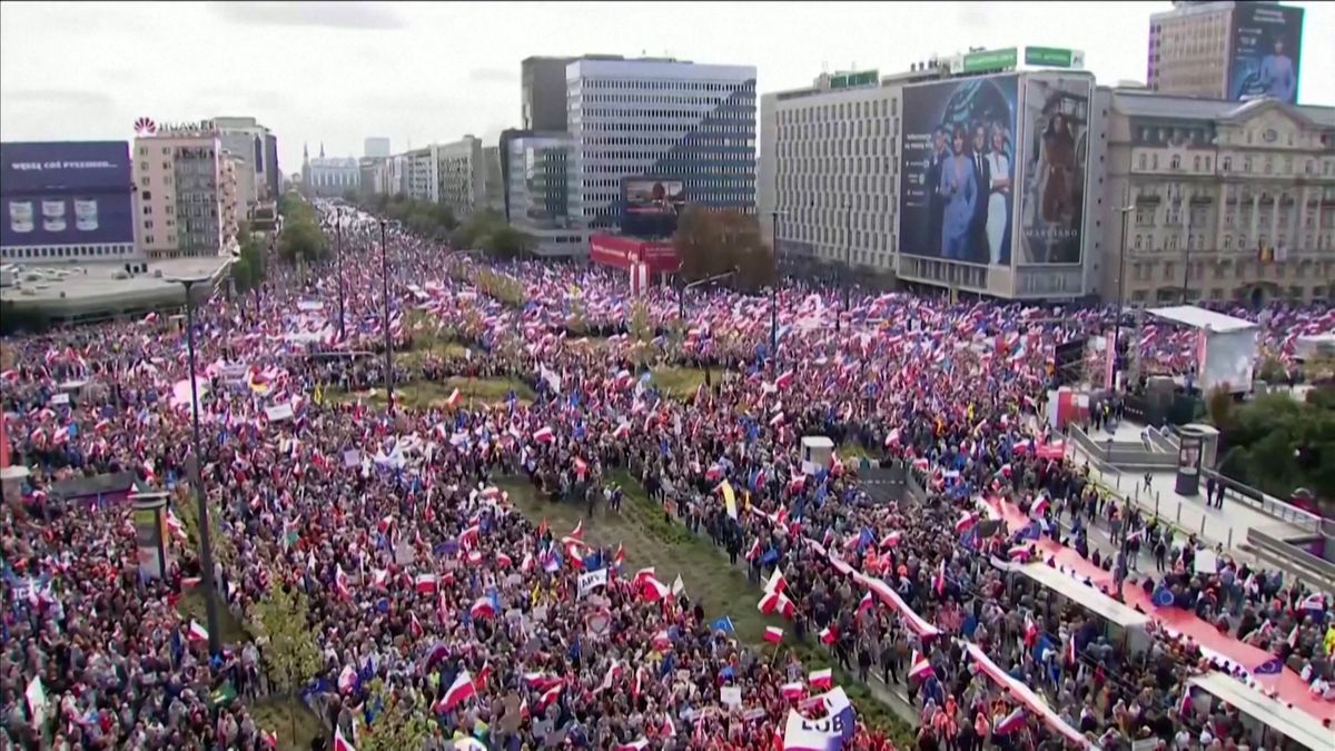 Milion lidí vyrazil do ulic Varšavy na demonstraci proti vládě